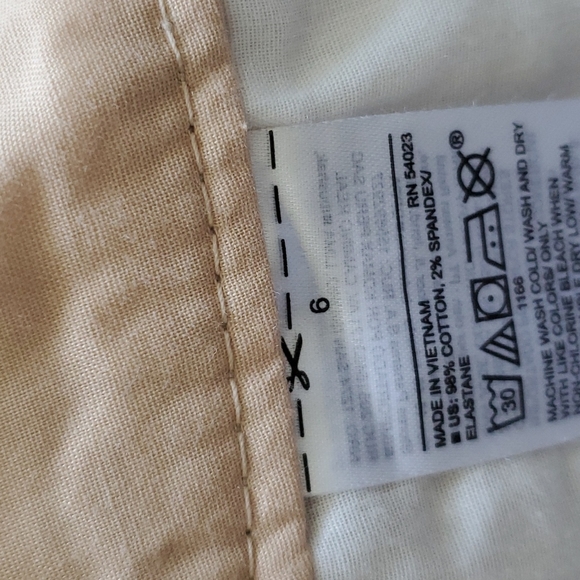 Old Navy High Rise Khaki Shorts - Picture 8 of 9